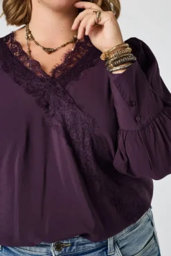 Blouse avec détails en dentelle