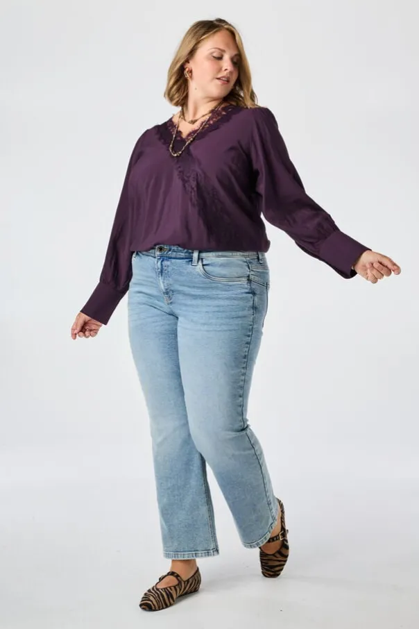 Blouse avec détails en dentelle