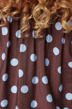 Blouse à pois épaules dénudées