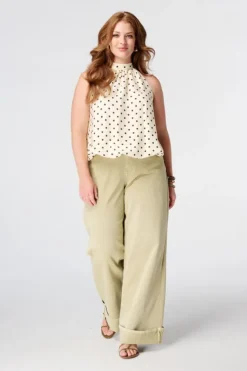 Blouse sans manches à col montant