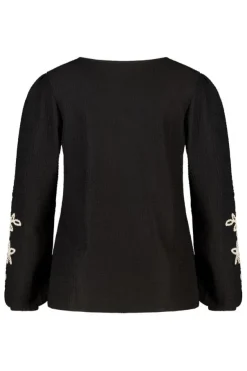 Haut avec broderie