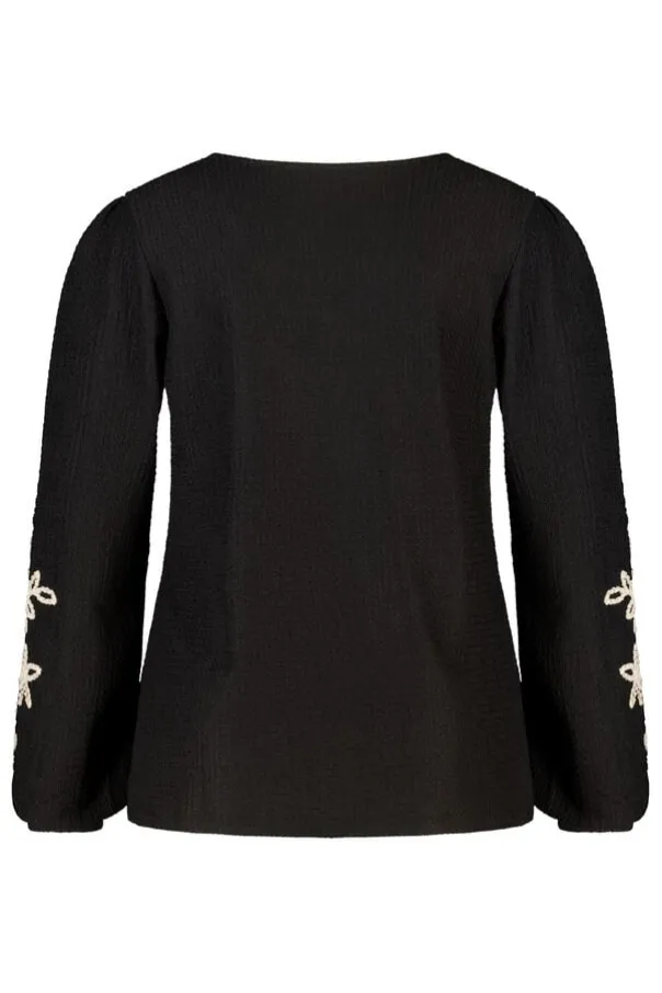 Haut avec broderie