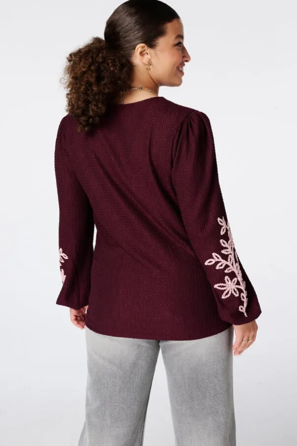 Haut avec broderie