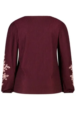 Haut avec broderie
