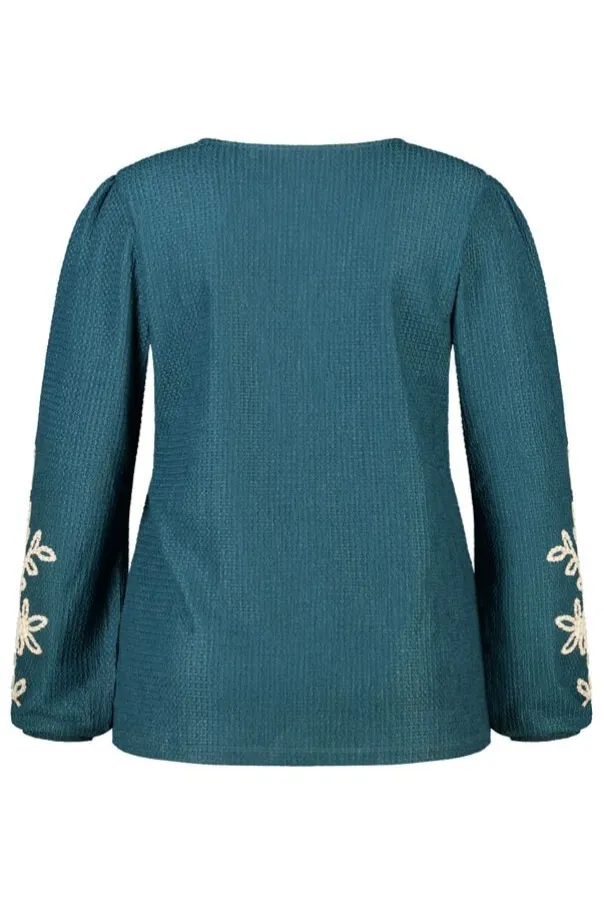Haut avec broderie