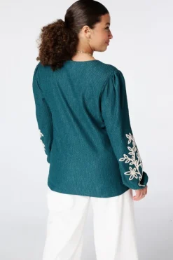 Haut avec broderie