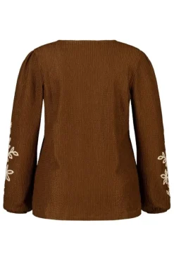 Haut avec broderie