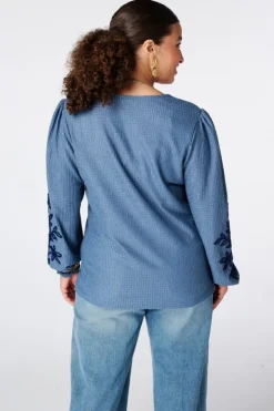 Haut avec broderie