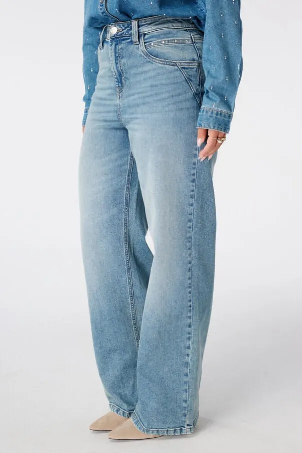 Jean droit avec clous