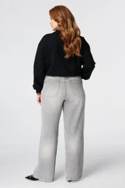 Jean à jambes évasées avec ceinture