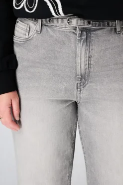 Jean à jambes évasées avec ceinture