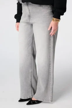 Jean à jambes évasées avec ceinture