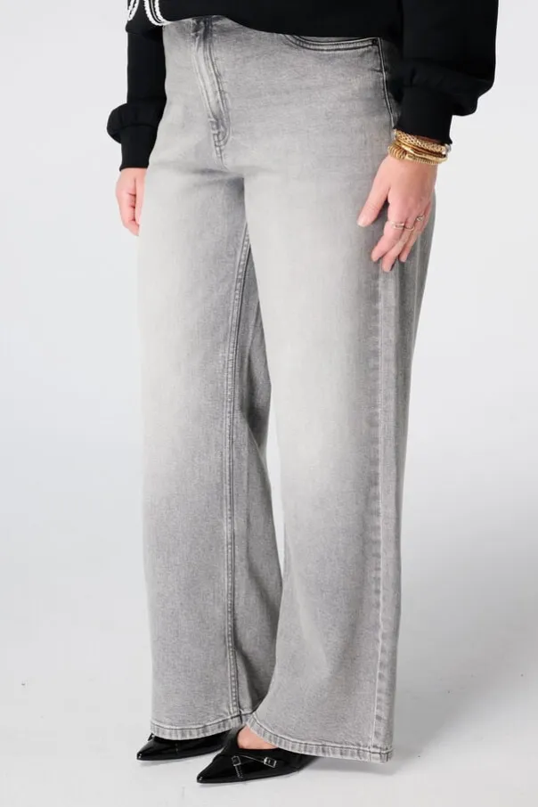 Jean à jambes évasées avec ceinture
