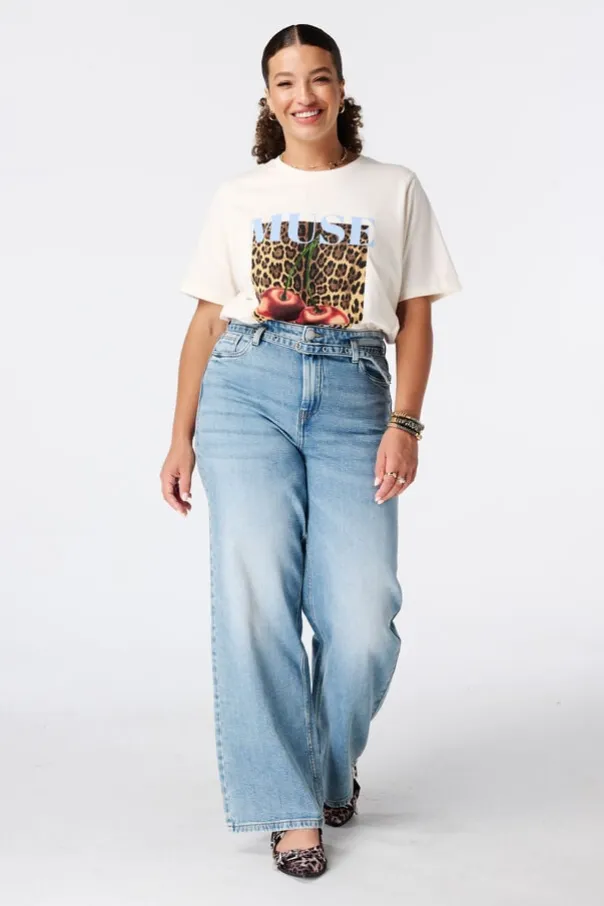 Jean à jambes évasées avec ceinture