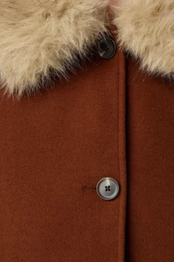 Manteau avec col en fausse fourrure