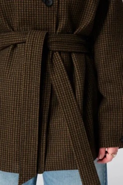 Manteau à carreaux avec col montant
