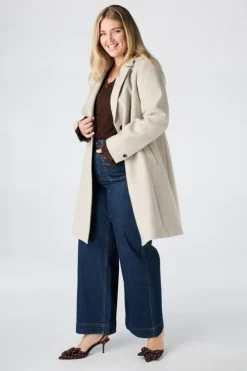 Manteau court à boutons