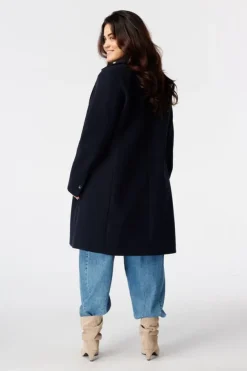 Manteau court à boutons