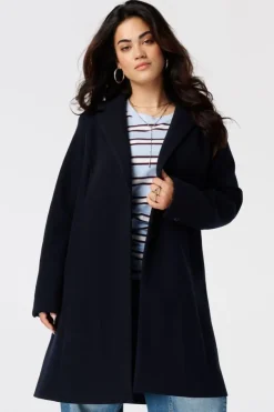 Manteau court à boutons