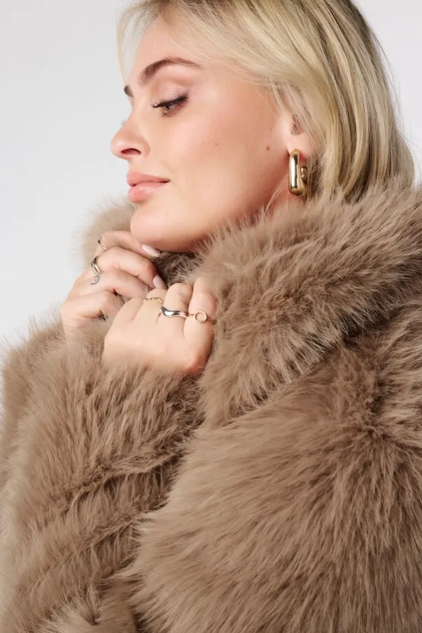 Manteau en fausse fourrure