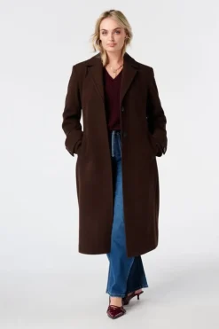 Manteau à fermeture boutonnée