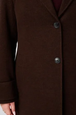 Manteau à fermeture boutonnée