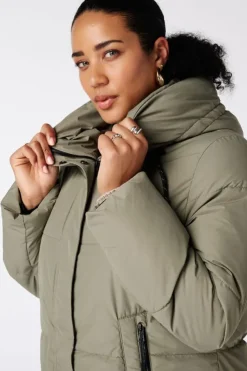 Manteau long matelassé avec capuche