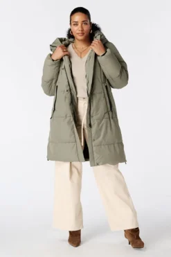 Manteau long matelassé avec capuche