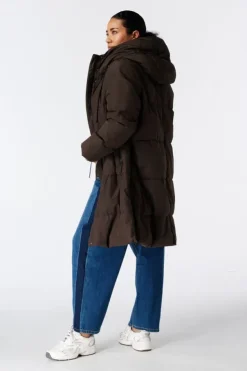 Manteau long matelassé avec capuche