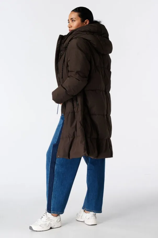 Manteau long matelassé avec capuche