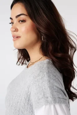 Pull avec manches de blouse contrastantes