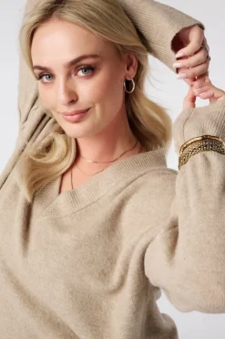 Pull à col en V