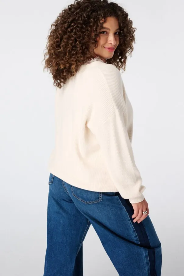 Pull à col en V avec dentelle