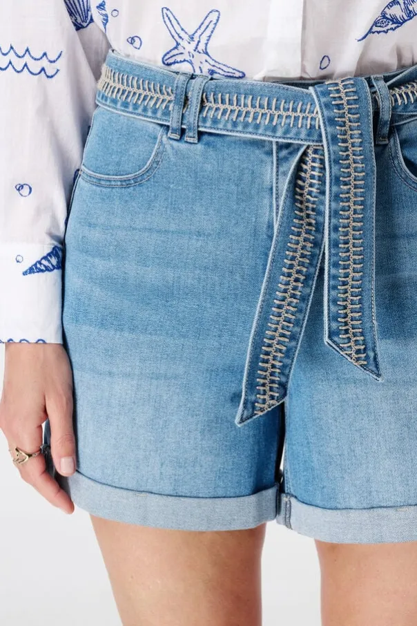 Short en denim avec ceinture