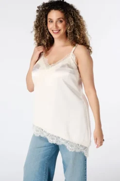 Top asymétrique avec dentelle
