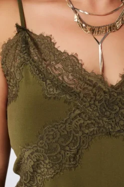 Top longue avec dentelle