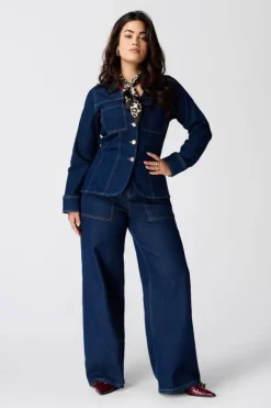 Wide leg jean avec boutons décoratifs